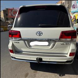 تۆیۆتا لاند کروزەر